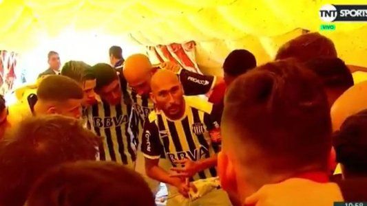 La arenga del Cholo Guiñazú a sus compañeros en el túnel de la Bombonera