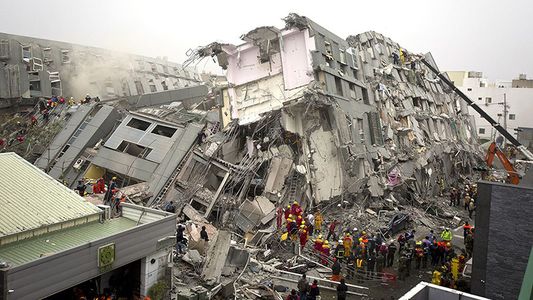 Impactantes videos de los destrozos generados por un fuerte sismo de 6,6 en China