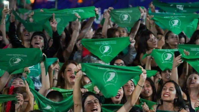 Según una encuesta, los centennials son la generación más de acuerdo con el aborto legal