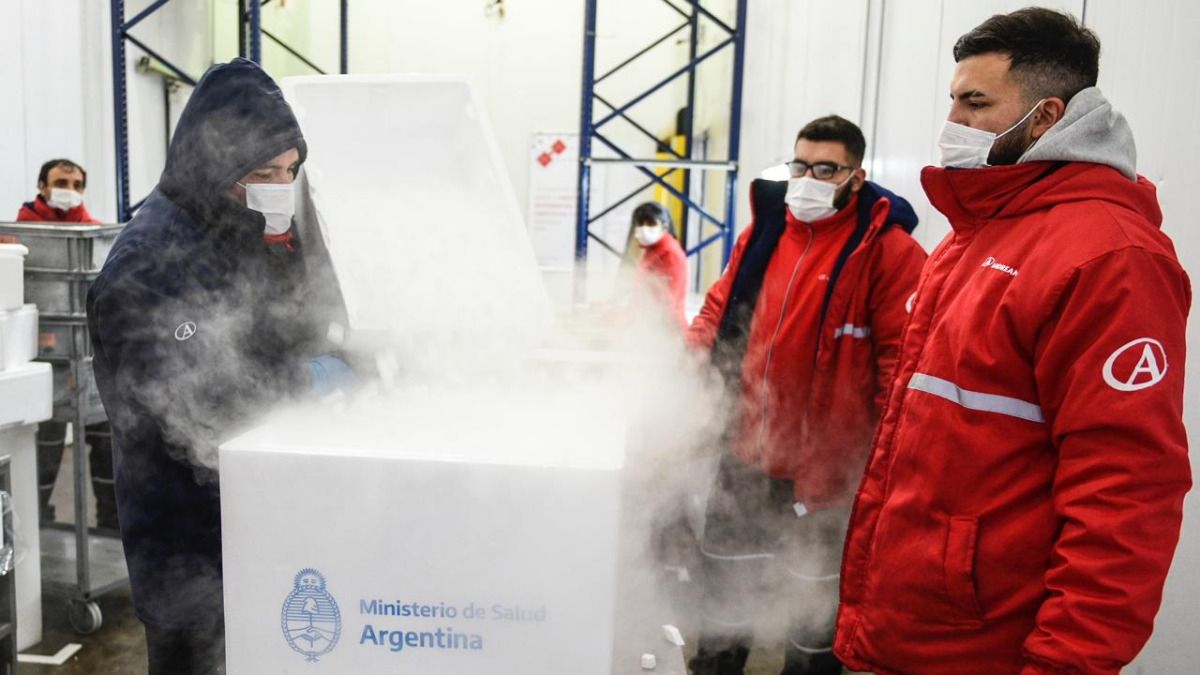 Comienza la distribución de vacunas a todo el país.