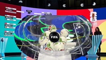 Un truquito hicimos: la historia y mitos ocultos de los sorteos mundiales de fútbol de la FIFA