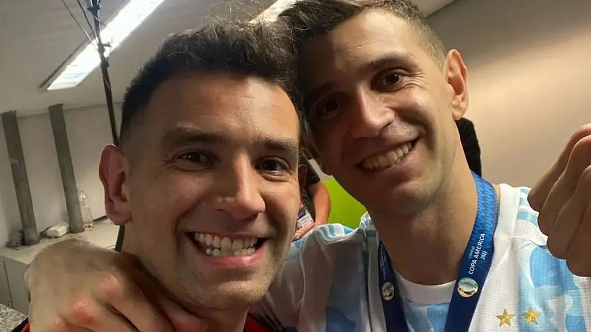 Dibu Martínez junto a su hermano