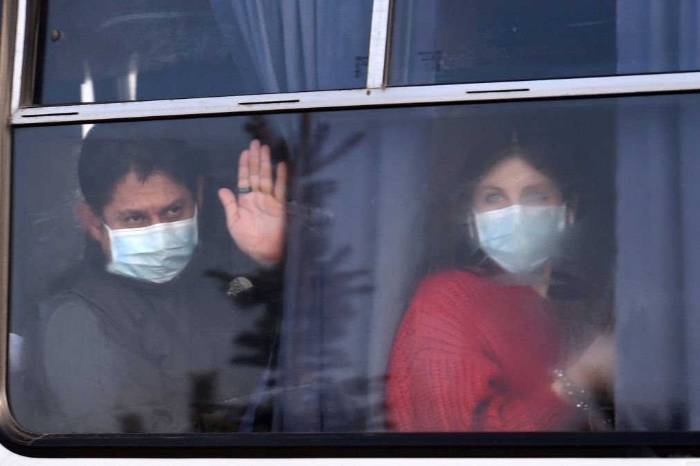 Coronavirus: en medio de protestas por temor a contagios, llegaron Ucrania los argentinos evacuados de Japón