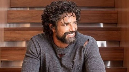 Luciano Castro se tatuó la nuca con una significativa frase