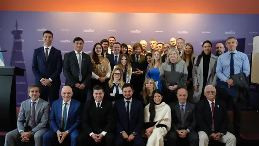 Milei ya eligió a sus voceros para defender el modelo en la campaña electoral: ¿qué les pidió a los diputados que cenaron en Olivos?