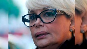 Mejora Carmen Barbieri: Abre los ojos y parece entender las órdenes