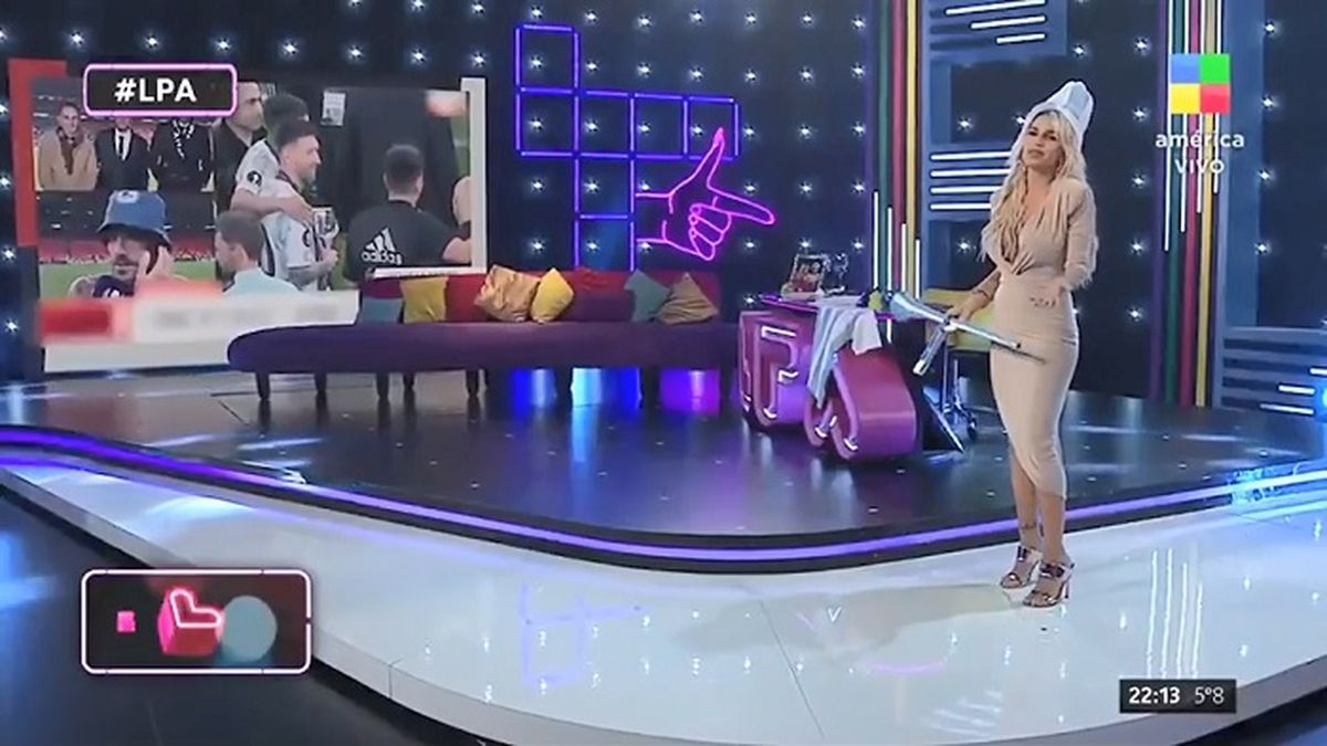 Flor Peña disparó sin filtro el saludito que Rodrigo De Paul le mandó a Tini Stoessel tras el partido. Si bien no la nombró directamente, se refirió a ella como su novia. 