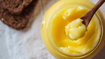 Cómo hacer ghee casero, el ingrediente dorado que vas a sumar a todas tus comidas saludables