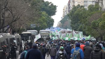 CGT y CTA marcharon contra los aumentos de precios y el deterioro de la economía, ¿cómo lo ve? (Foto: Télam) CGT y CTA marcharon contra los aumentos de precios y el deterioro de la economía, ¿cómo lo ve? (Foto: Télam)