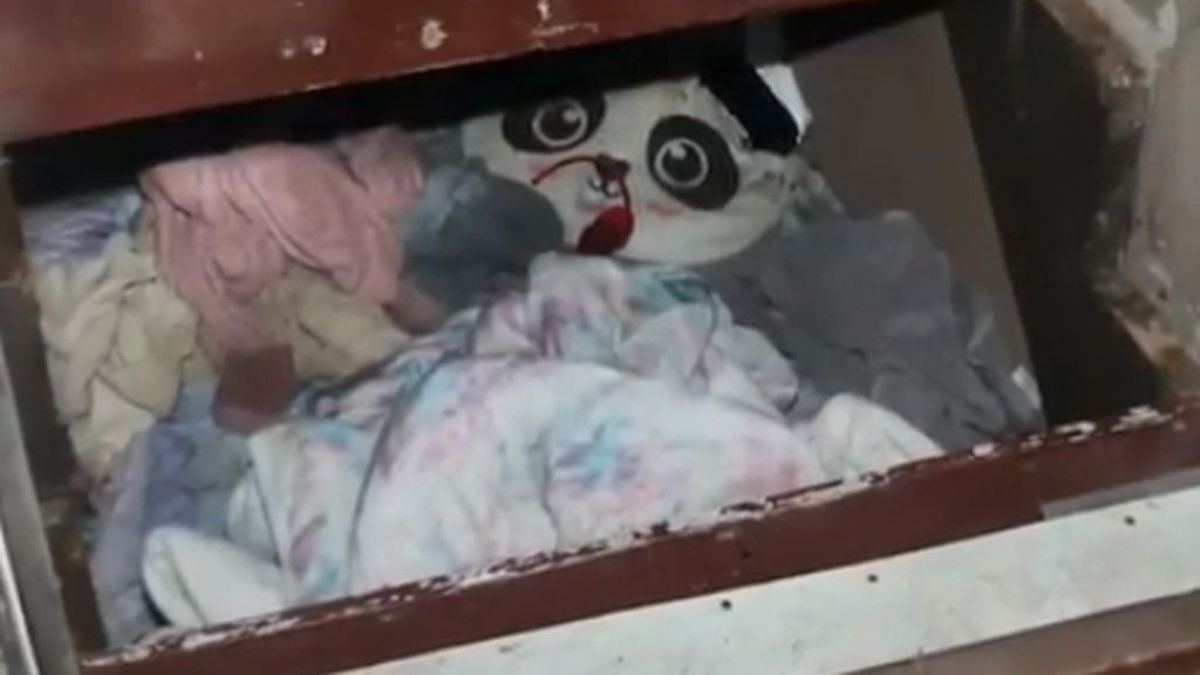 La niña apareció junto a su madre biológica