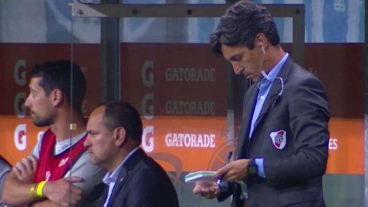 ¿El auricular de Hernán Buján que le puede traer problemas a River?