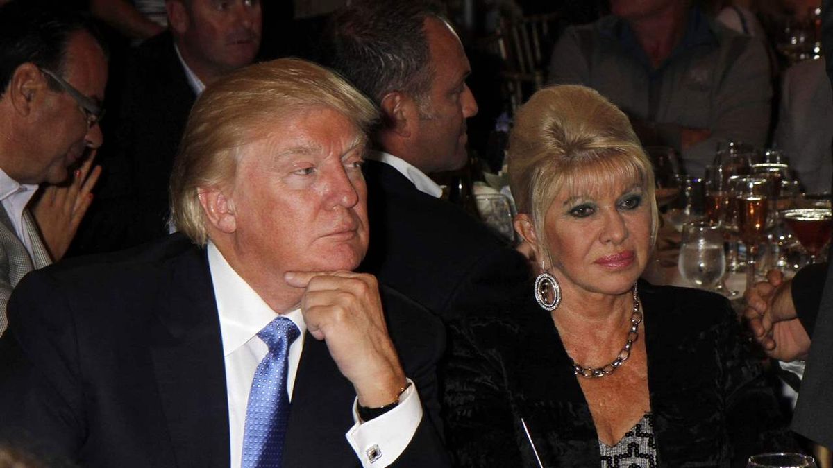 Murió Ivana Trump (derecha)