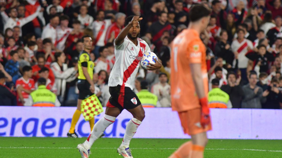 River y Vélez empatan en el Monumental