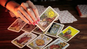 La advertencia del tarot para los signos que están postergando una decisión