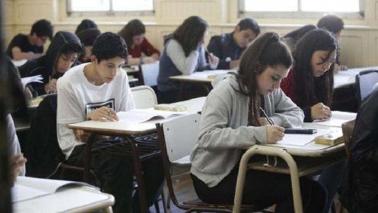Nación propone extender hasta el 30 de abril el ciclo lectivo para el último año de la secundaria