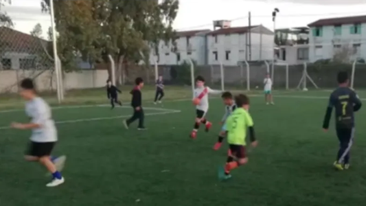 El brutal e inesperado accidente de un nene de 8 años en una cancha de fútbol que lo tiene luchando por su vida