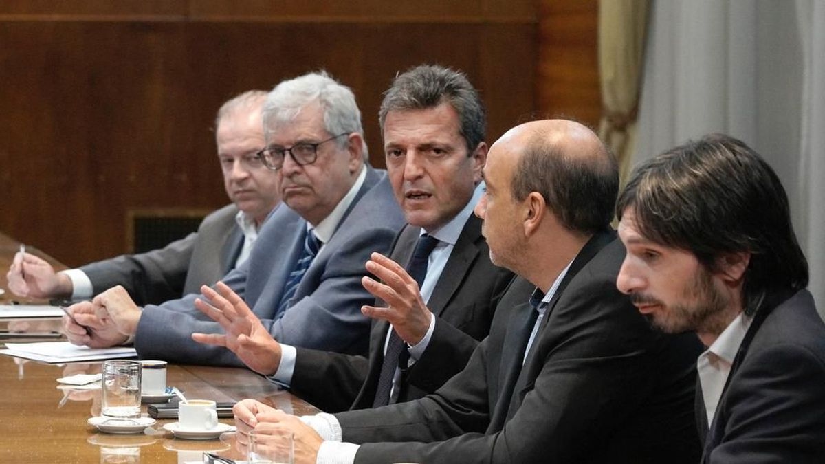 Sergio Massa intentó compensar la noticia de la inflacion con anuncios del FMI y de promocion a las Pymes