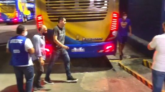 Tensión en Boca: Riquelme hizo bajar a los jugadores del micro para hablar en el vestuario