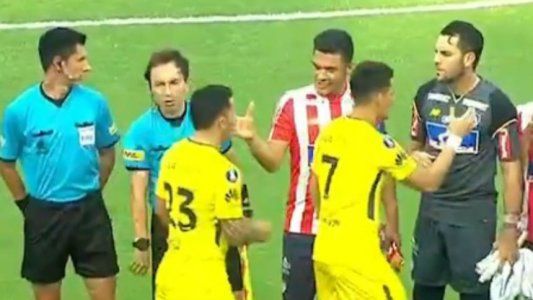 Carlos Tévez explicó por qué le negó el saludo a Teo Gutiérrez en Junior-Boca por la Copa Libertadores