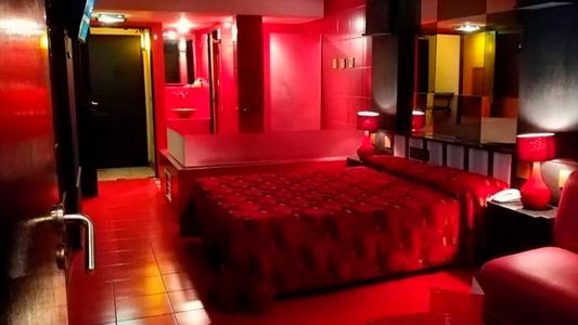 Fue a buscar a su ex y su nueva pareja a un hotel alojamiento: tuvo una actitud por la que podría ir presa