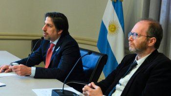 Tapaboca obligatorio, distanciamiento social y aulas burbuja: el protocolo preliminar del Ministerio de Educación para la vuelta a clases