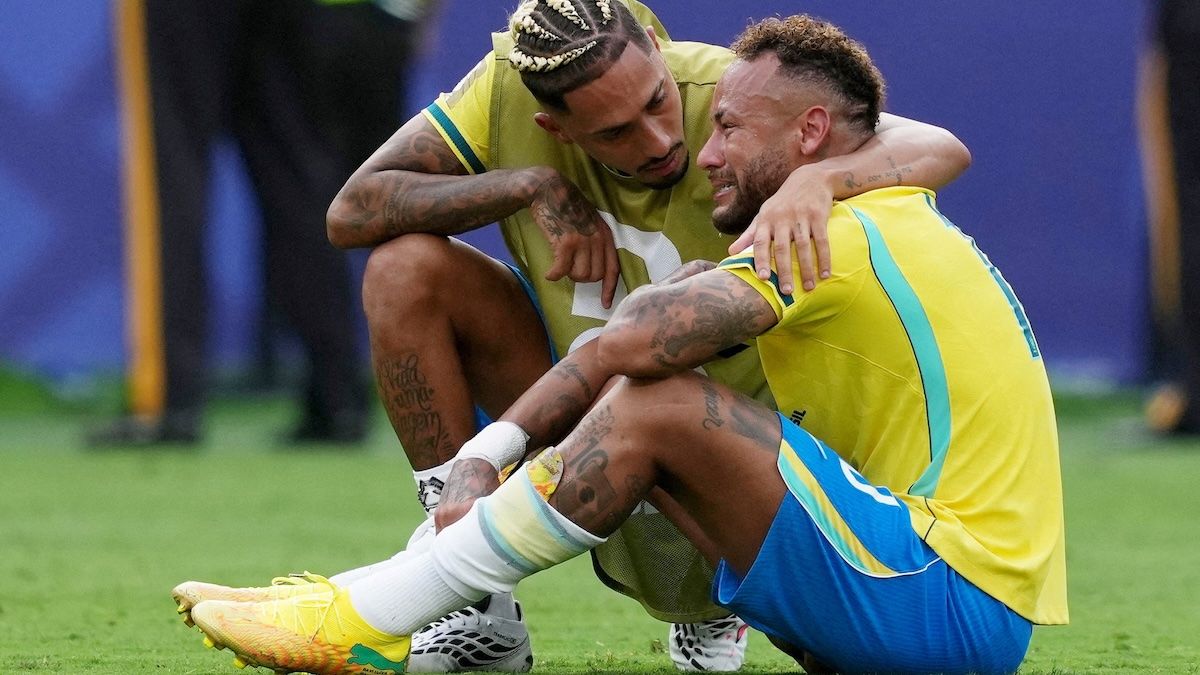 Neymar es puro desconsuelo. El delantero marc&oacute;, de penal, el descuendo para el seleccionado brasile&ntilde;o (Foto: Reuters).