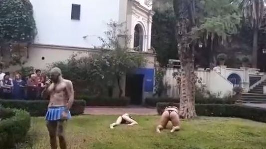 Video: escándalo por una muestra porno en un museo porteño