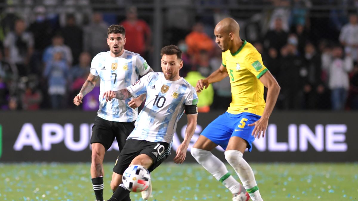Argentina se clasificó al Mundial de Qatar 2022 tras empatar con Brasil en San juan (Foto: Telam)