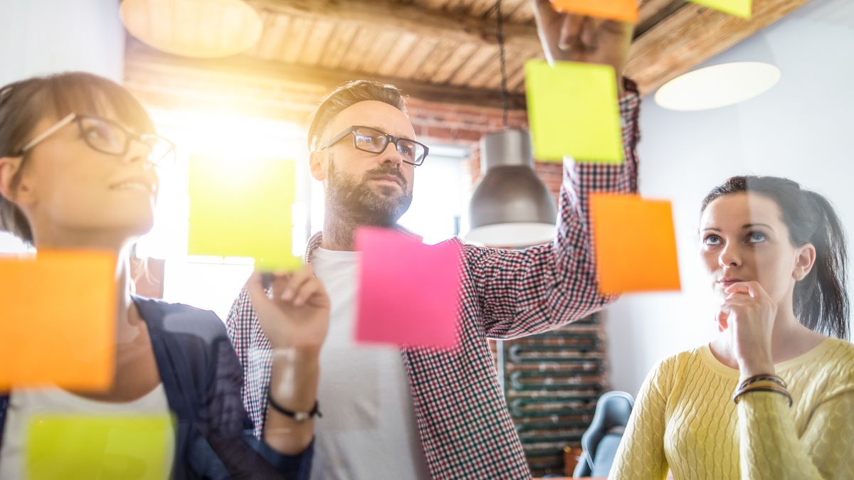 El Design Thinking es ideal para pensar en equipo soluciones enfocadas en los clientes