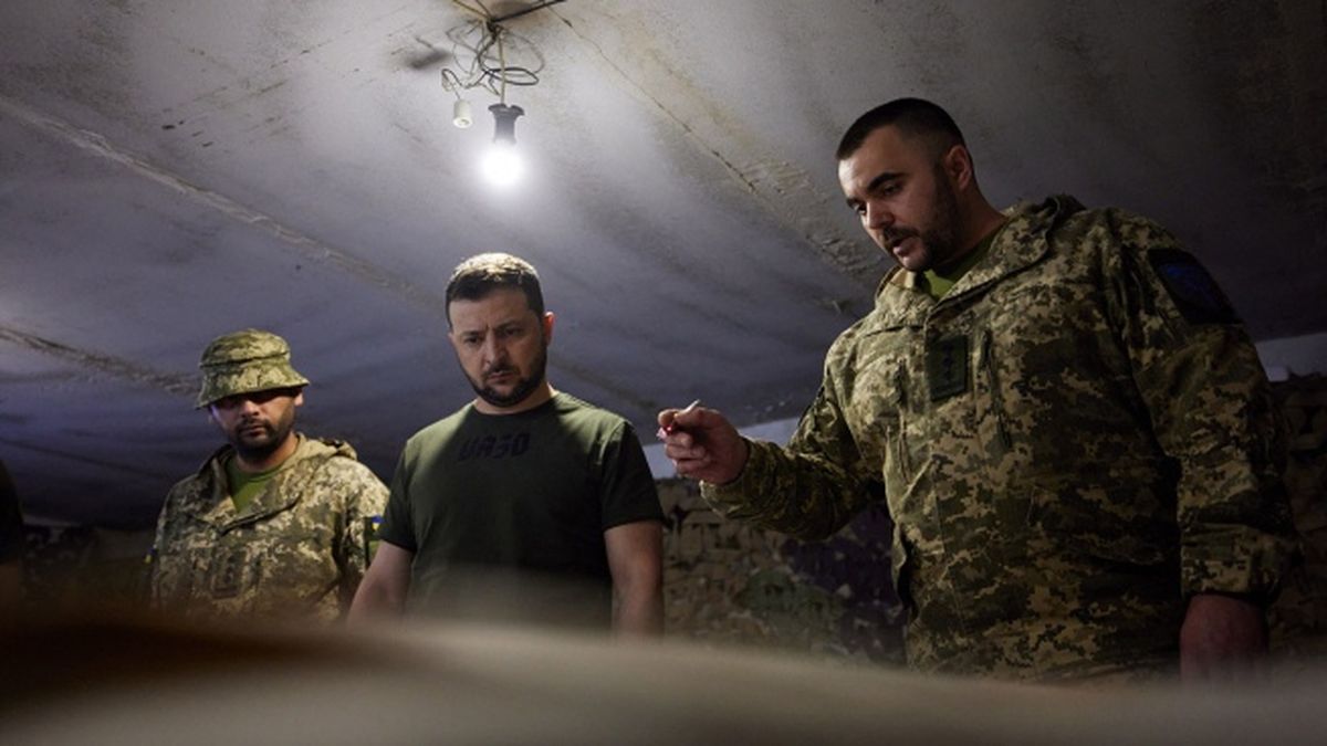 Volodimir Zelenski visitó a las tropas de Ucrania en la zona del Donbas y les dejó un especial mensaje