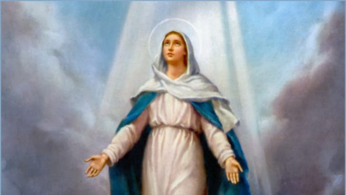 La Asunción de María celebra su elevación al cielo en cuerpo y alma y su ejemplo de fe y humildad para los fieles católicos.