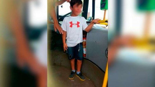 Los padres se olvidaron a su hijo en un colectivo en La Plata