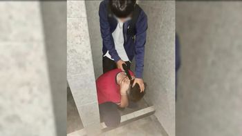 Llevó un revólver de juguete a la escuela y simuló el fusilamiento de sus compañeros