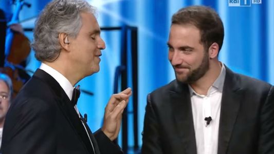 ¡Erró al saludar! El video viral de Gonzalo Higuaín