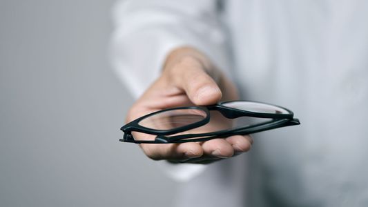 ANSES Jubilados: Cómo acceder a anteojos gratis con PAMI