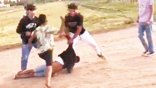 Como a Fernando Báez Sosa, lo golpearon a la salida de una fiesta y lo patearon mientras estaba inconsciente