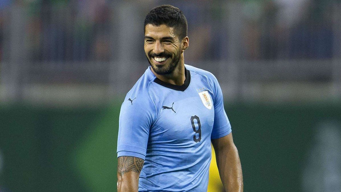 Luis Suárez demostró su categoría ante México picando un penal ‘a lo Panenka’