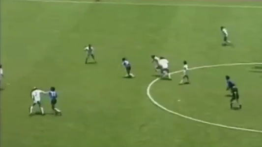 A 36 años del gol de Maradona a los ingleses: mirá esta genialidad de Diego, que no terminó en gol de milagro