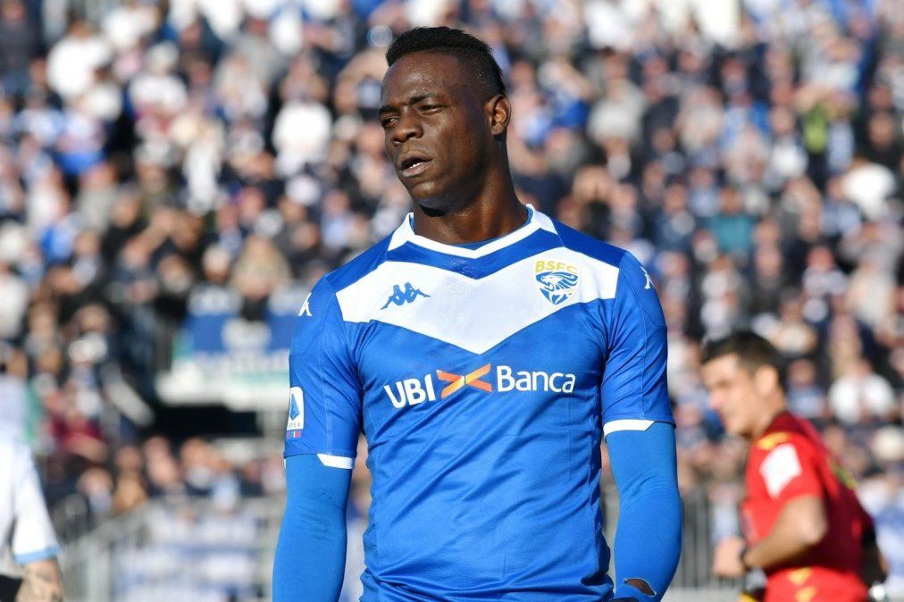 Lazio fue multado con 20.000 euros por cantos racistas contra Mario Balotelli
