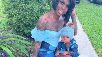 Repudio y polémica por una madre que tatúa a su hijo desde que era bebé: A él le encantan
