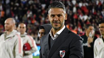 El entrenador de River festejó de una manera desaforada el tanto de Pablo Solari que le dio la victoria a River. (Foto: Fotobaires) El entrenador de River festejó de una manera desaforada el tanto de Pablo Solari que le dio la victoria a River. (Foto: Fotobaires)