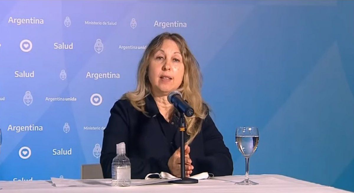 Recomendaciones del Gobierno a adultos mayores tras 5 meses de encierro: comer las cuatro comidas, no dejar objetos en el piso y bajarse del manual de autocuidado”