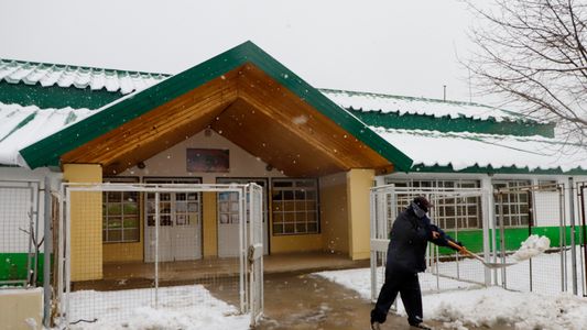 Ola polar: dos provincias suspenden las clases debido al frío intenso y las nevadas