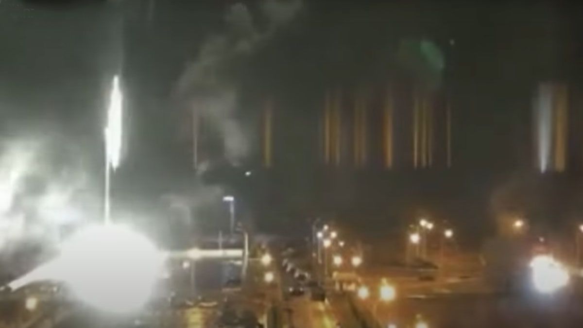 La central nuclear provocó alarma mundial cuando fue alcanzada por misiles rusos, pero afortunadamente impactaron en edificios secundarios y no en los reactores (Foto: Gentileza La Vanguardia)