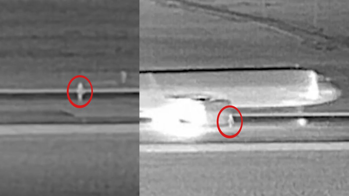 Un apeersona irrumpe a pie en una pista de un aeropuerto. Segundos más tarde, un avión en pleno despegue, lo atropella y lo mata. (Foto: Captura de TV)