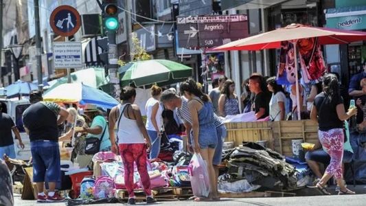 Alentados por la Navidad y el Mundial, la venta ilegal callejera creció casi un 18% en la ciudad de Buenos Aires