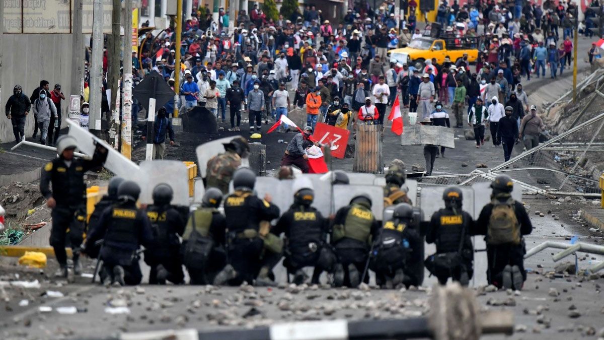 Perú lleva 50 días de violencia social desde la destitución del golpista Pedro Castillo (Foto: Télam).