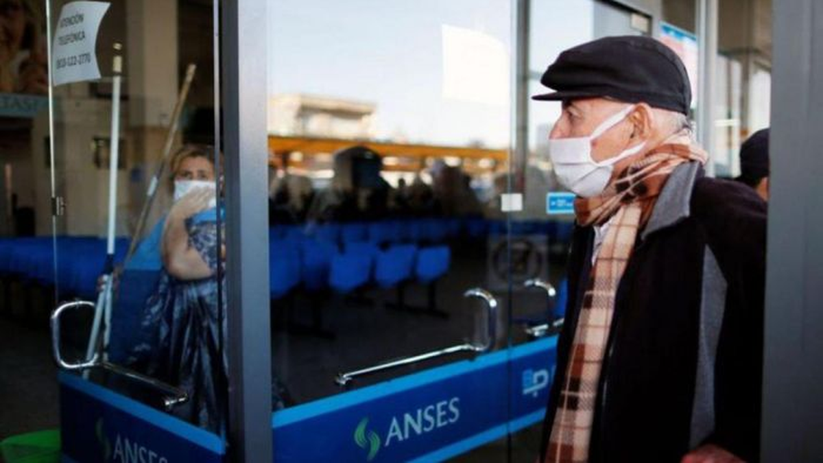 El plus se activará para compensar la pérdida de poder adquisitivo del primer trimestre del año: según estimaciones privadas