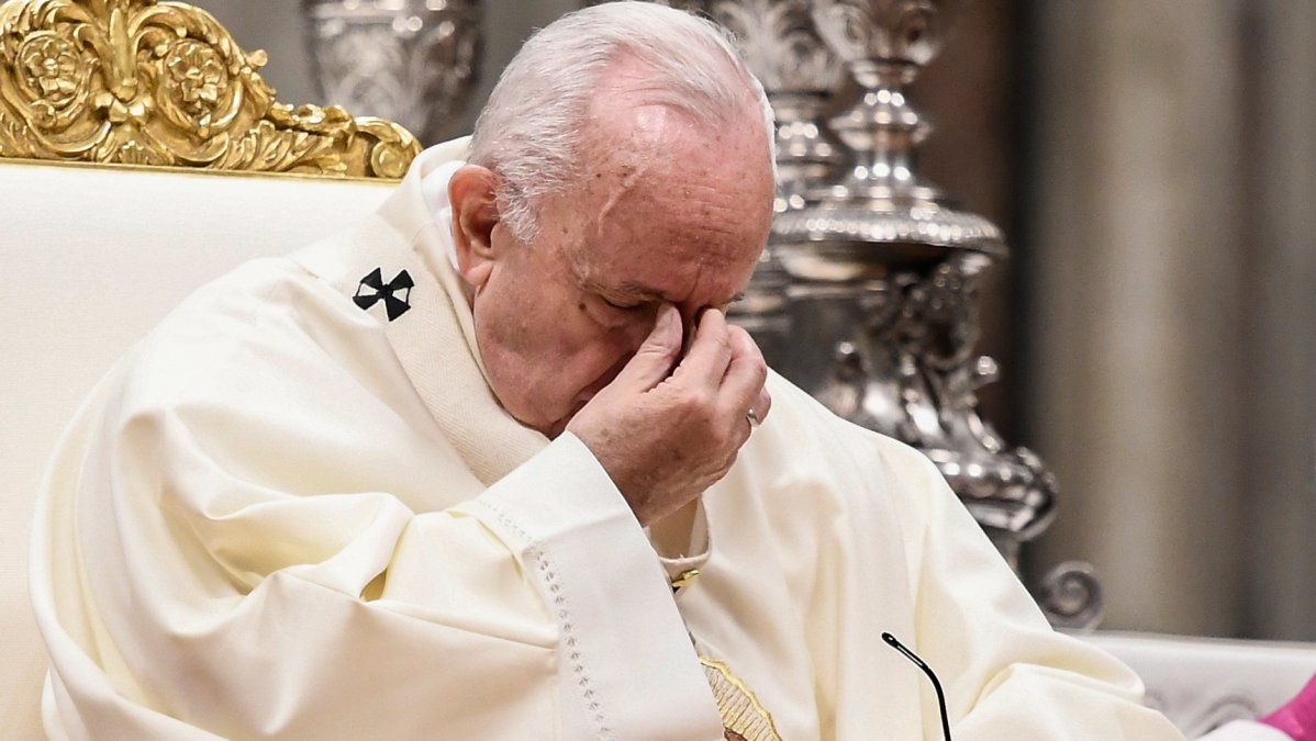 En el último día del año, renunciaron los voceros del Papa Francisco