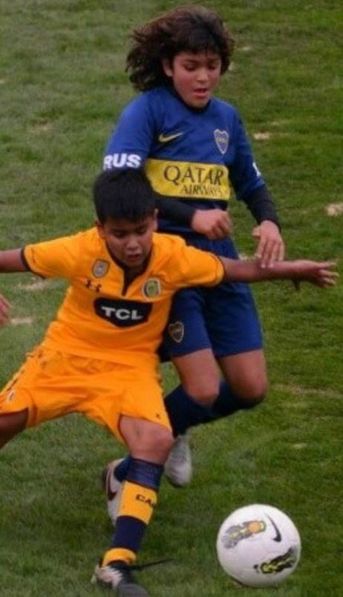 Encuentran un auto quemado y creen que fue usado en el crimen del nene que jugaba en Rosario Central